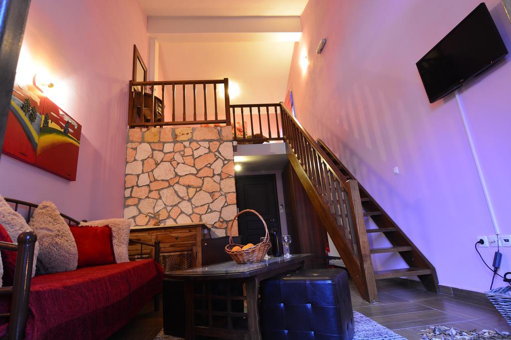 Voreio Selas Guest house *